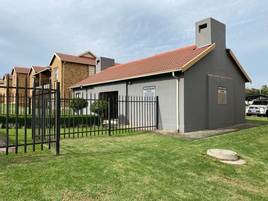 2 Bedroom Property for Sale in Honeypark Gauteng