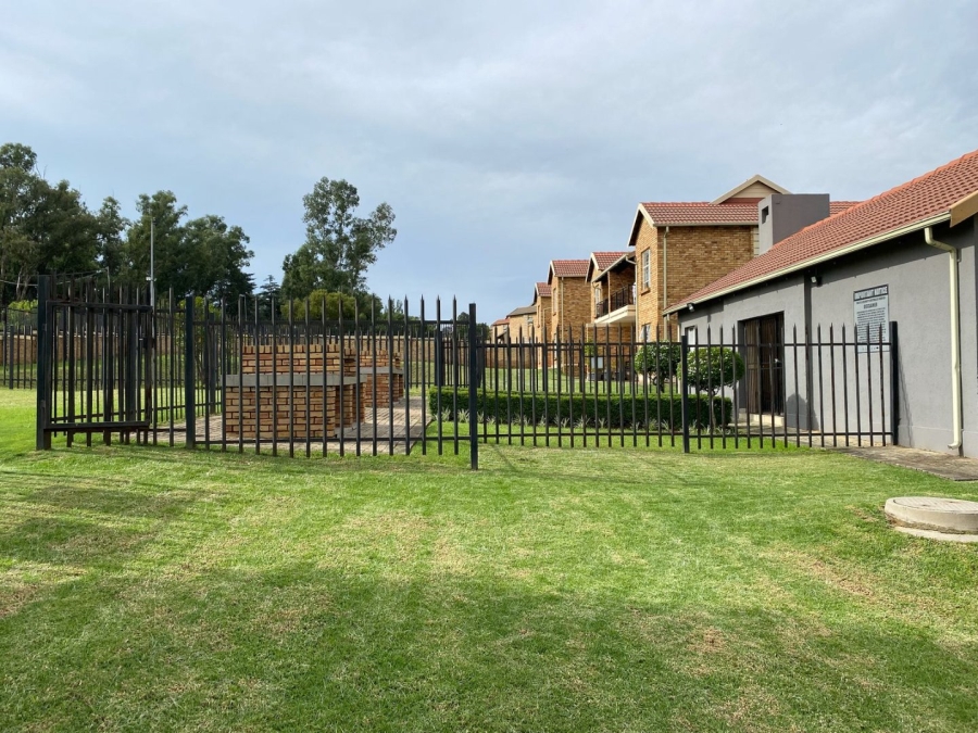 2 Bedroom Property for Sale in Honeypark Gauteng