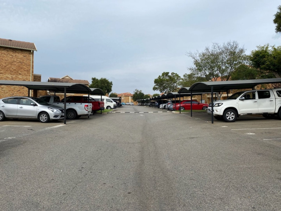 2 Bedroom Property for Sale in Honeypark Gauteng