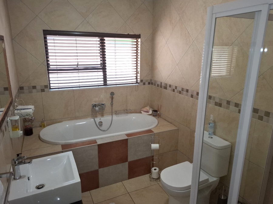 3 Bedroom Property for Sale in Raslouw Manor Gauteng