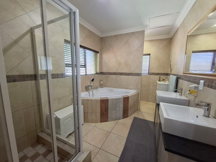 3 Bedroom Property for Sale in Raslouw Manor Gauteng