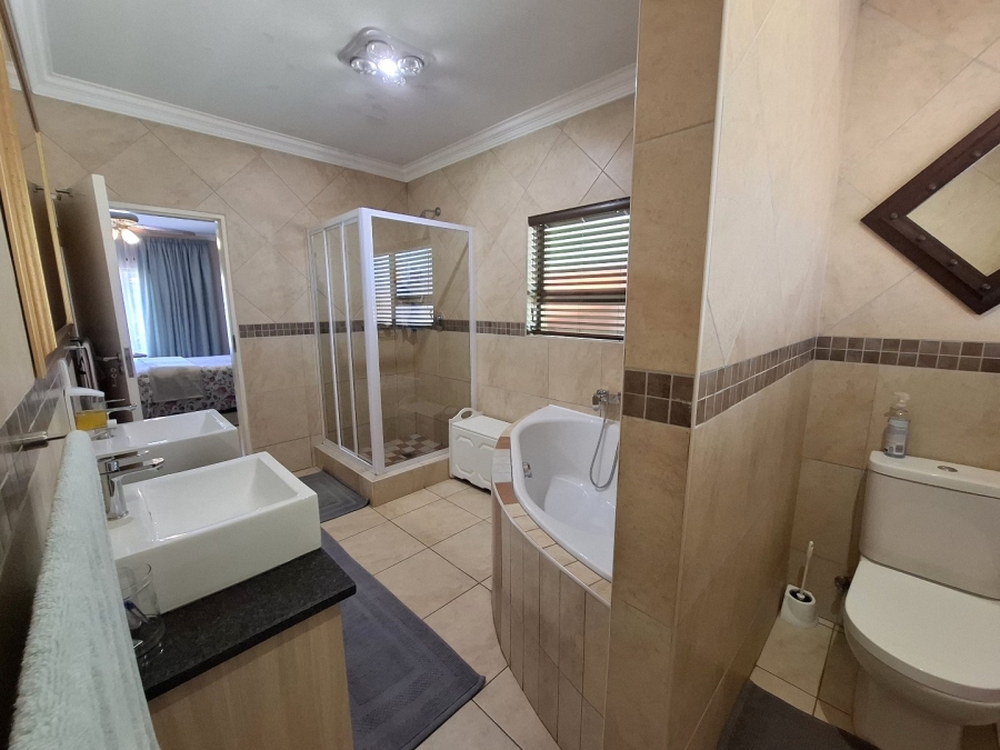 3 Bedroom Property for Sale in Raslouw Manor Gauteng