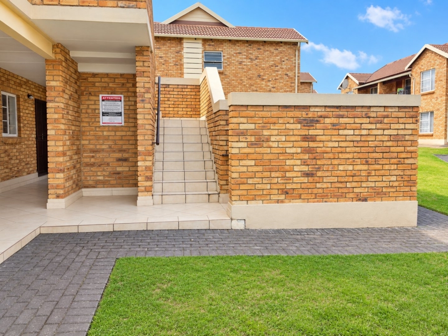 2 Bedroom Property for Sale in Honeypark Gauteng