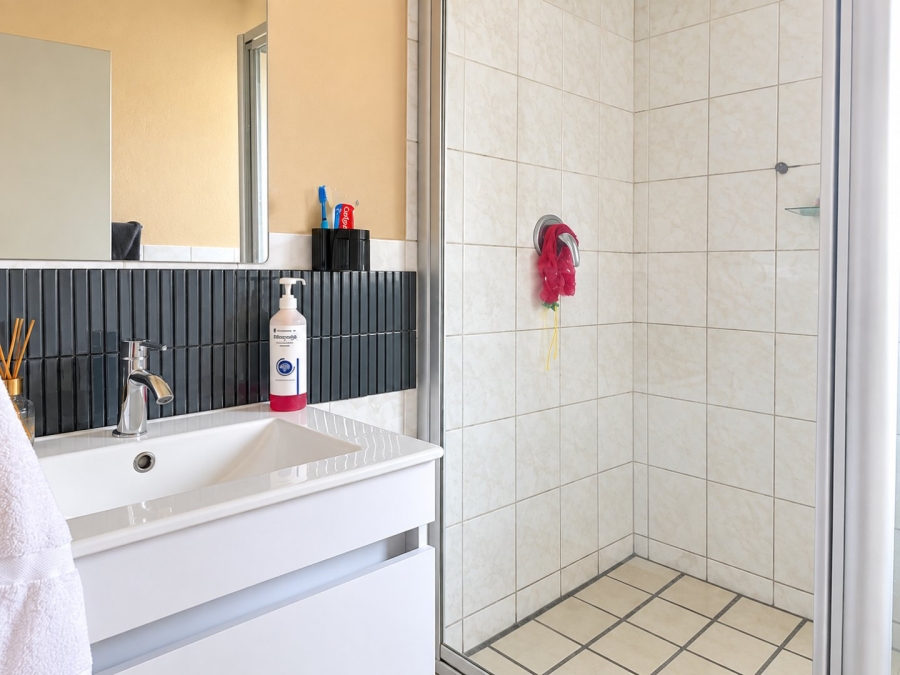 2 Bedroom Property for Sale in Honeypark Gauteng