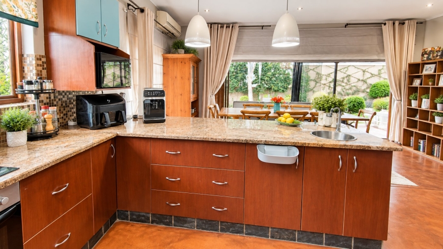 4 Bedroom Property for Sale in Hennopspark Gauteng