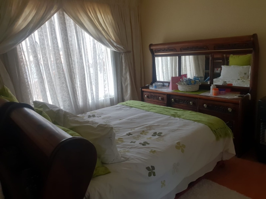 3 Bedroom Property for Sale in Mondeor Gauteng