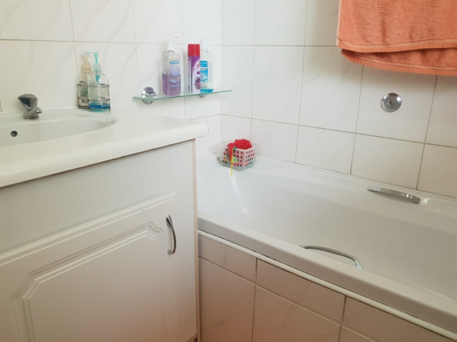 3 Bedroom Property for Sale in Mondeor Gauteng