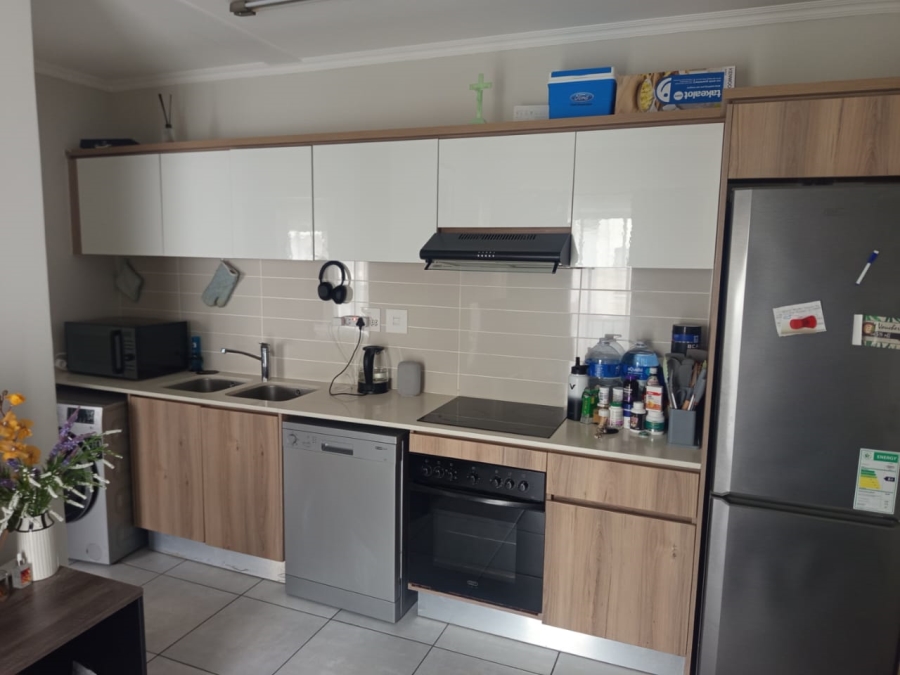 1 Bedroom Property for Sale in Crowthorne AH Gauteng