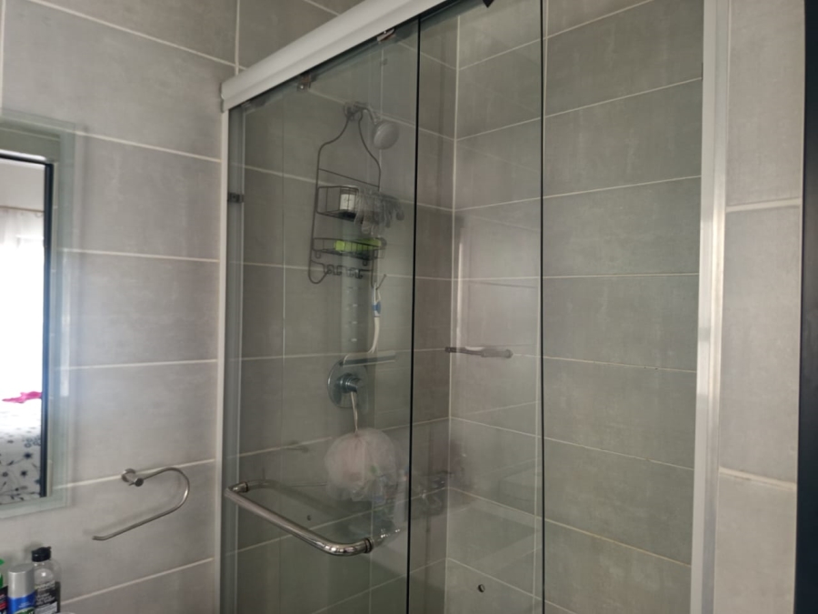 1 Bedroom Property for Sale in Crowthorne AH Gauteng
