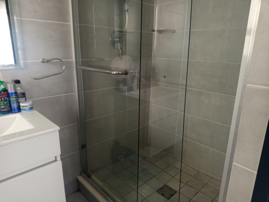 1 Bedroom Property for Sale in Crowthorne AH Gauteng