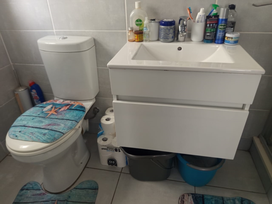1 Bedroom Property for Sale in Crowthorne AH Gauteng