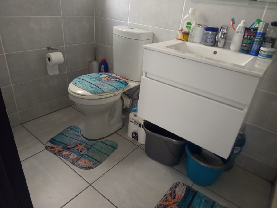 1 Bedroom Property for Sale in Crowthorne AH Gauteng