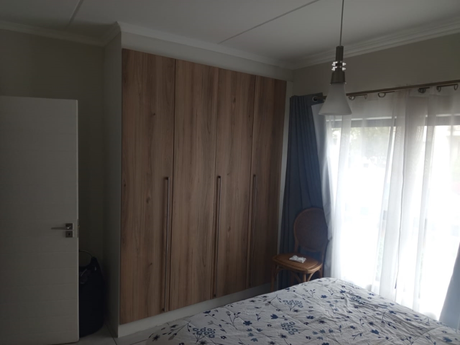 1 Bedroom Property for Sale in Crowthorne AH Gauteng