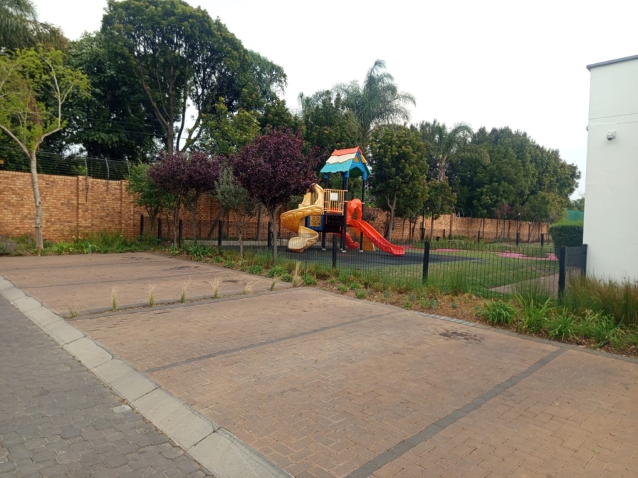1 Bedroom Property for Sale in Crowthorne AH Gauteng