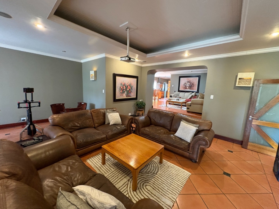 4 Bedroom Property for Sale in Garsfontein Gauteng