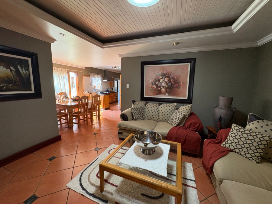 4 Bedroom Property for Sale in Garsfontein Gauteng