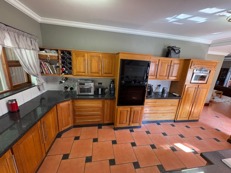 4 Bedroom Property for Sale in Garsfontein Gauteng