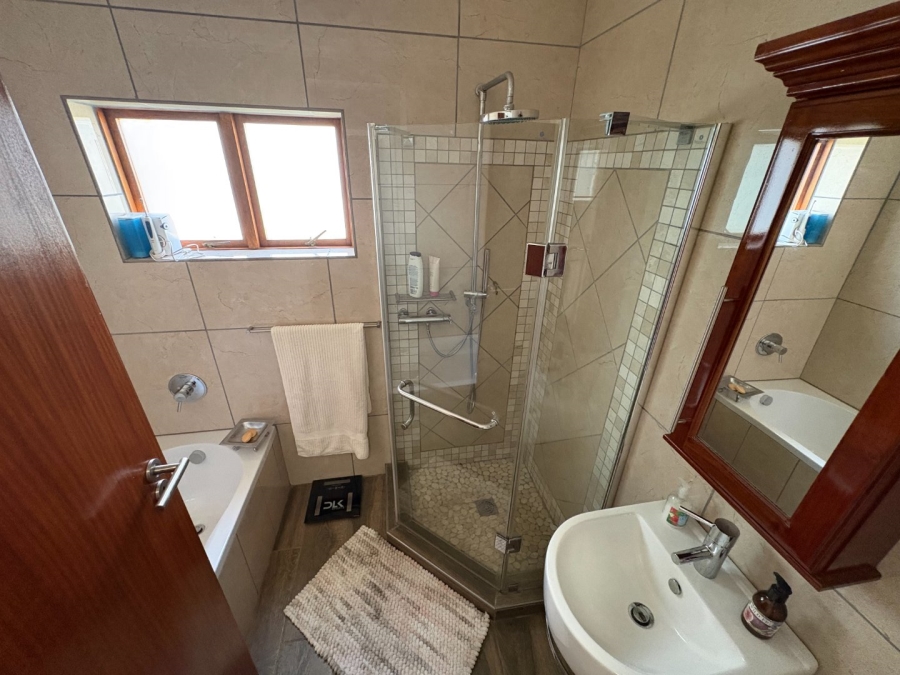 4 Bedroom Property for Sale in Garsfontein Gauteng