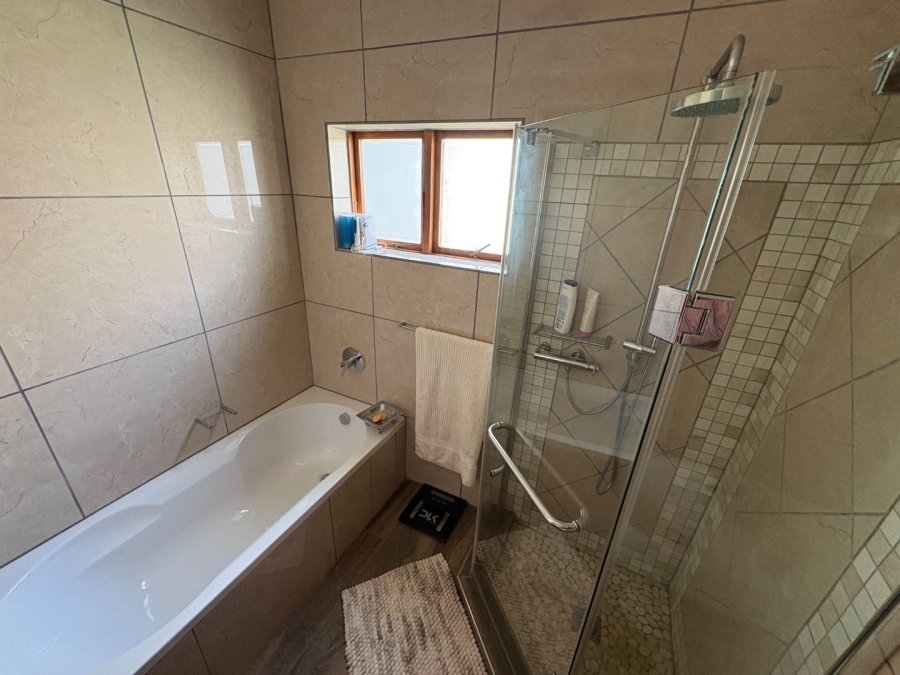 4 Bedroom Property for Sale in Garsfontein Gauteng