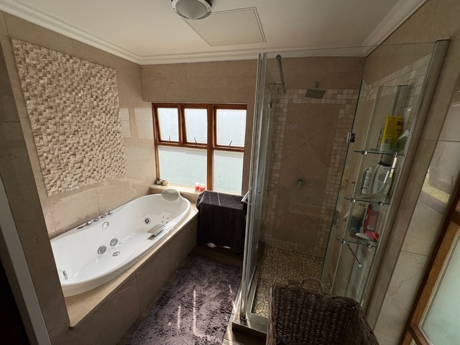 4 Bedroom Property for Sale in Garsfontein Gauteng