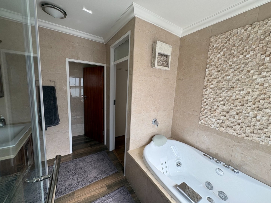 4 Bedroom Property for Sale in Garsfontein Gauteng