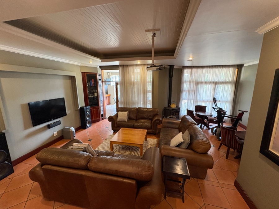 4 Bedroom Property for Sale in Garsfontein Gauteng