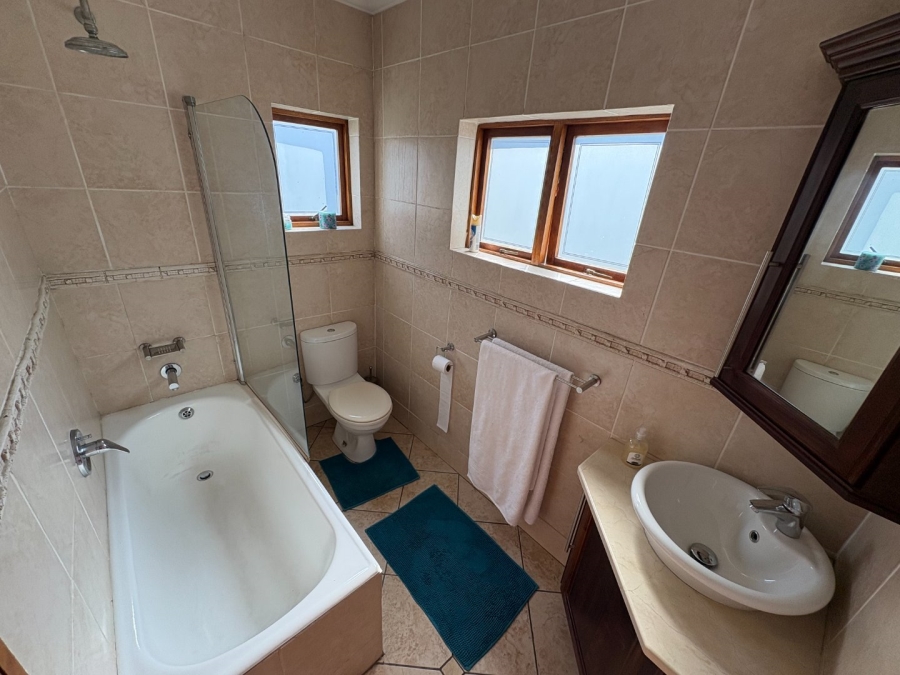 4 Bedroom Property for Sale in Garsfontein Gauteng