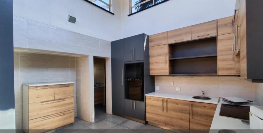 6 Bedroom Property for Sale in Terenure Gauteng