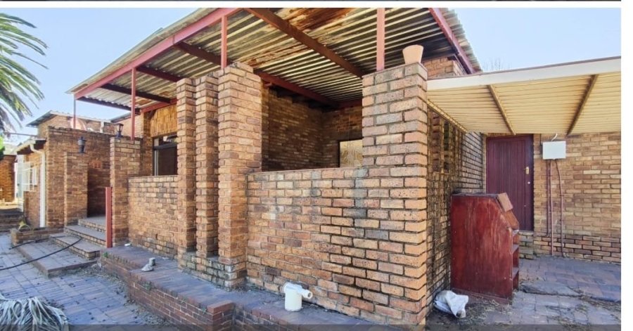 6 Bedroom Property for Sale in Terenure Gauteng