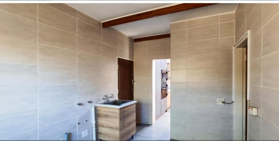 6 Bedroom Property for Sale in Terenure Gauteng
