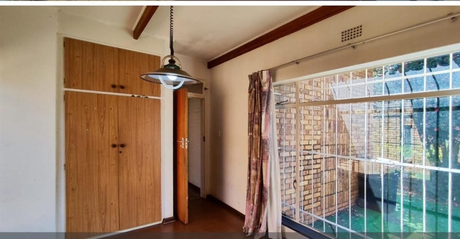 6 Bedroom Property for Sale in Terenure Gauteng