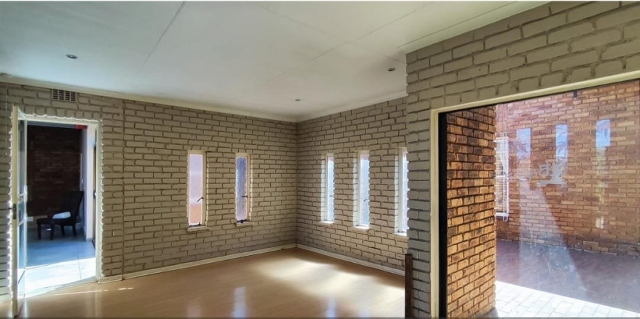 6 Bedroom Property for Sale in Terenure Gauteng