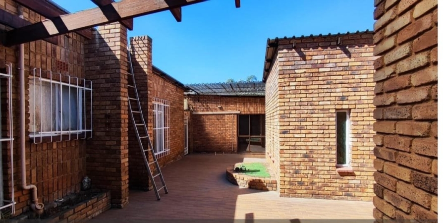 6 Bedroom Property for Sale in Terenure Gauteng