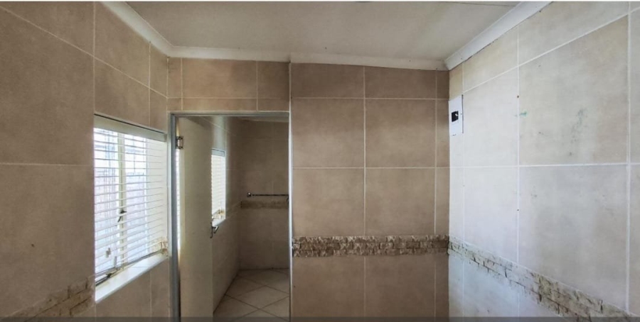 6 Bedroom Property for Sale in Terenure Gauteng