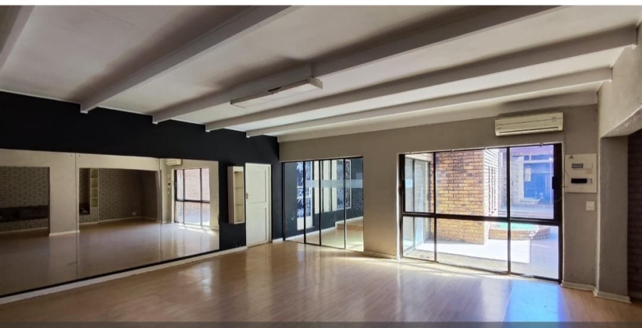 6 Bedroom Property for Sale in Terenure Gauteng