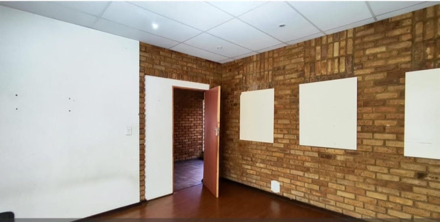 6 Bedroom Property for Sale in Terenure Gauteng