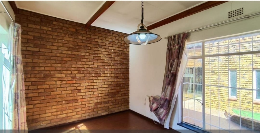 6 Bedroom Property for Sale in Terenure Gauteng