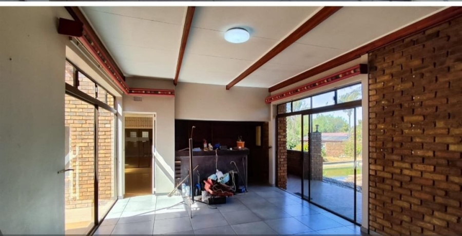 6 Bedroom Property for Sale in Terenure Gauteng