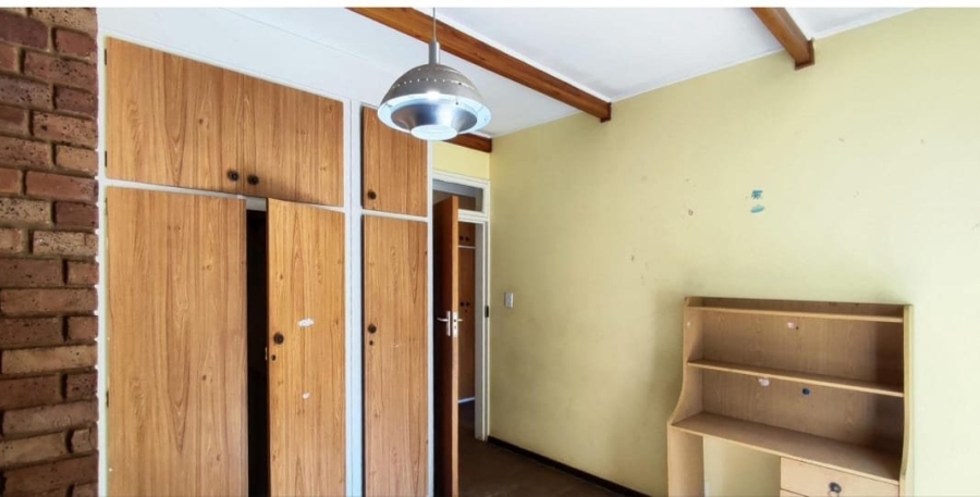 6 Bedroom Property for Sale in Terenure Gauteng