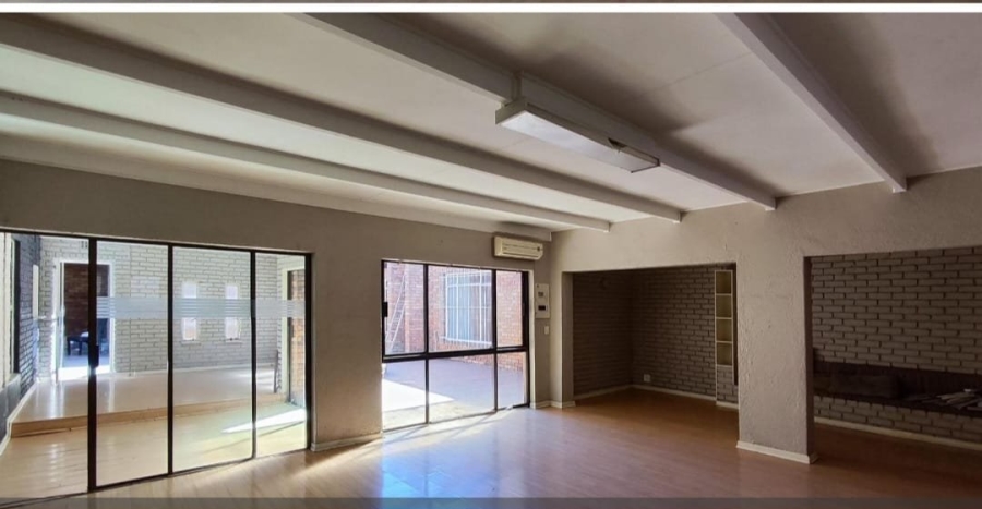 6 Bedroom Property for Sale in Terenure Gauteng