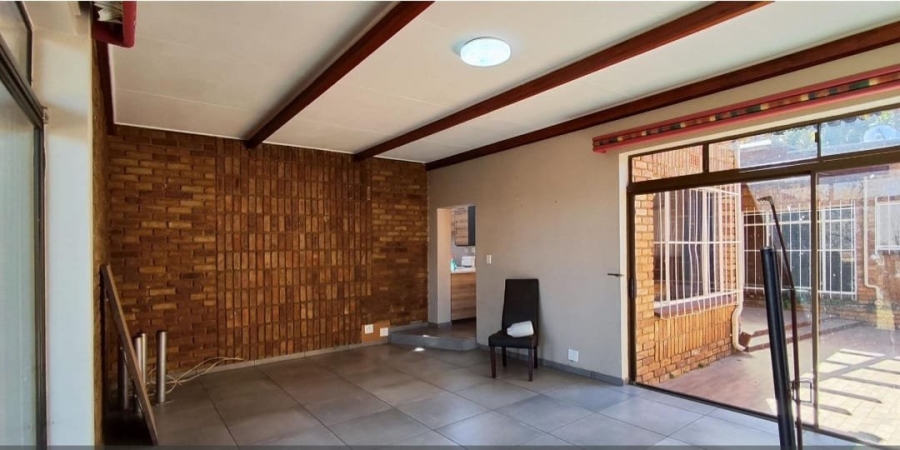 6 Bedroom Property for Sale in Terenure Gauteng