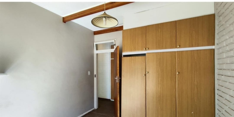 6 Bedroom Property for Sale in Terenure Gauteng