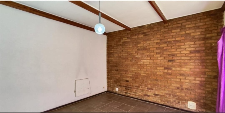 6 Bedroom Property for Sale in Terenure Gauteng