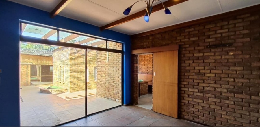6 Bedroom Property for Sale in Terenure Gauteng
