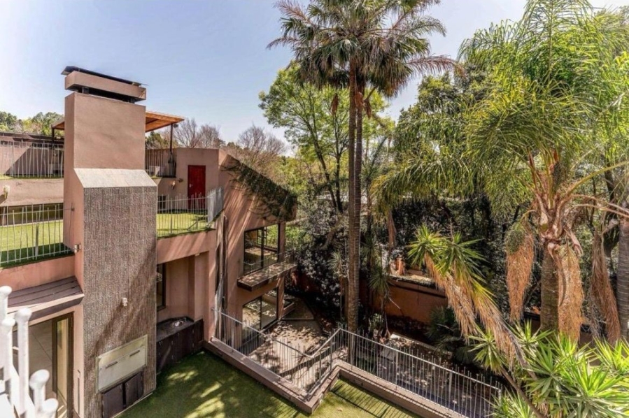 To Let 8 Bedroom Property for Rent in Atholl Gauteng