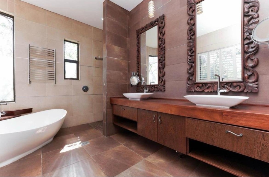 To Let 8 Bedroom Property for Rent in Atholl Gauteng