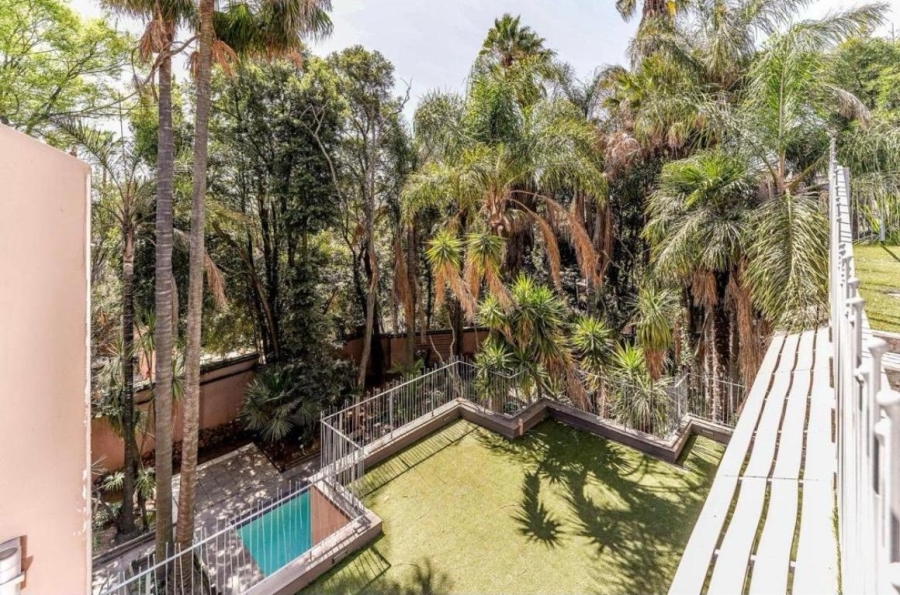 To Let 8 Bedroom Property for Rent in Atholl Gauteng