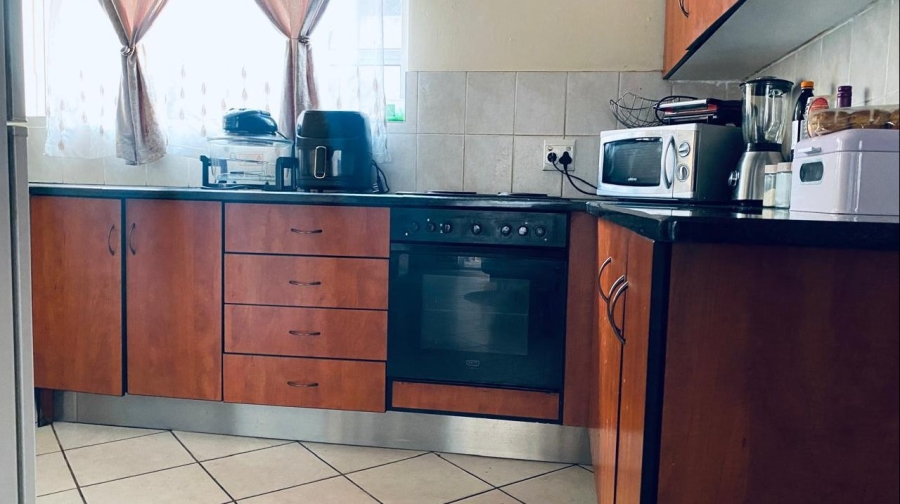 2 Bedroom Property for Sale in Halfway House Gauteng