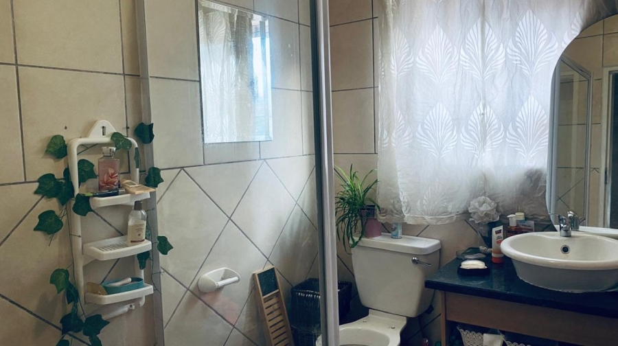 2 Bedroom Property for Sale in Halfway House Gauteng