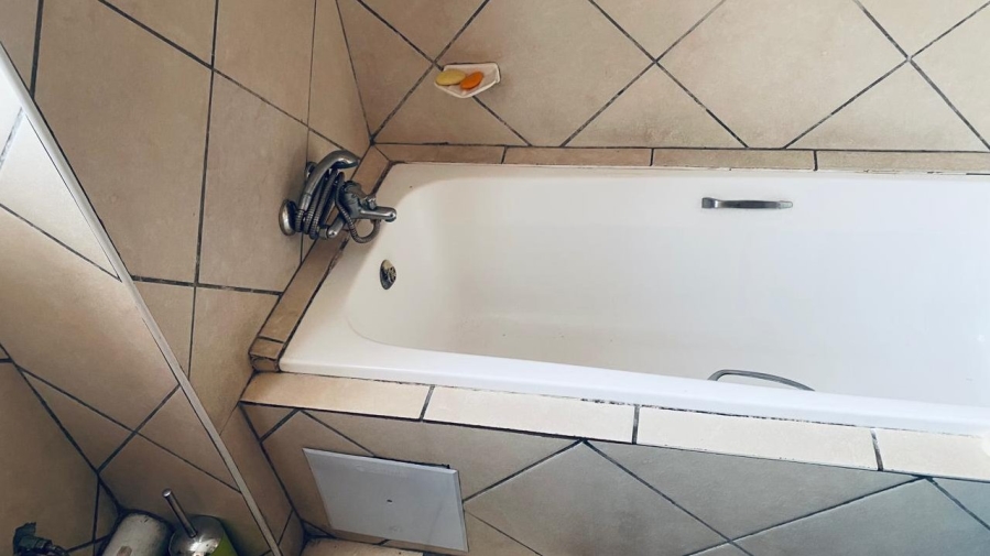 2 Bedroom Property for Sale in Halfway House Gauteng